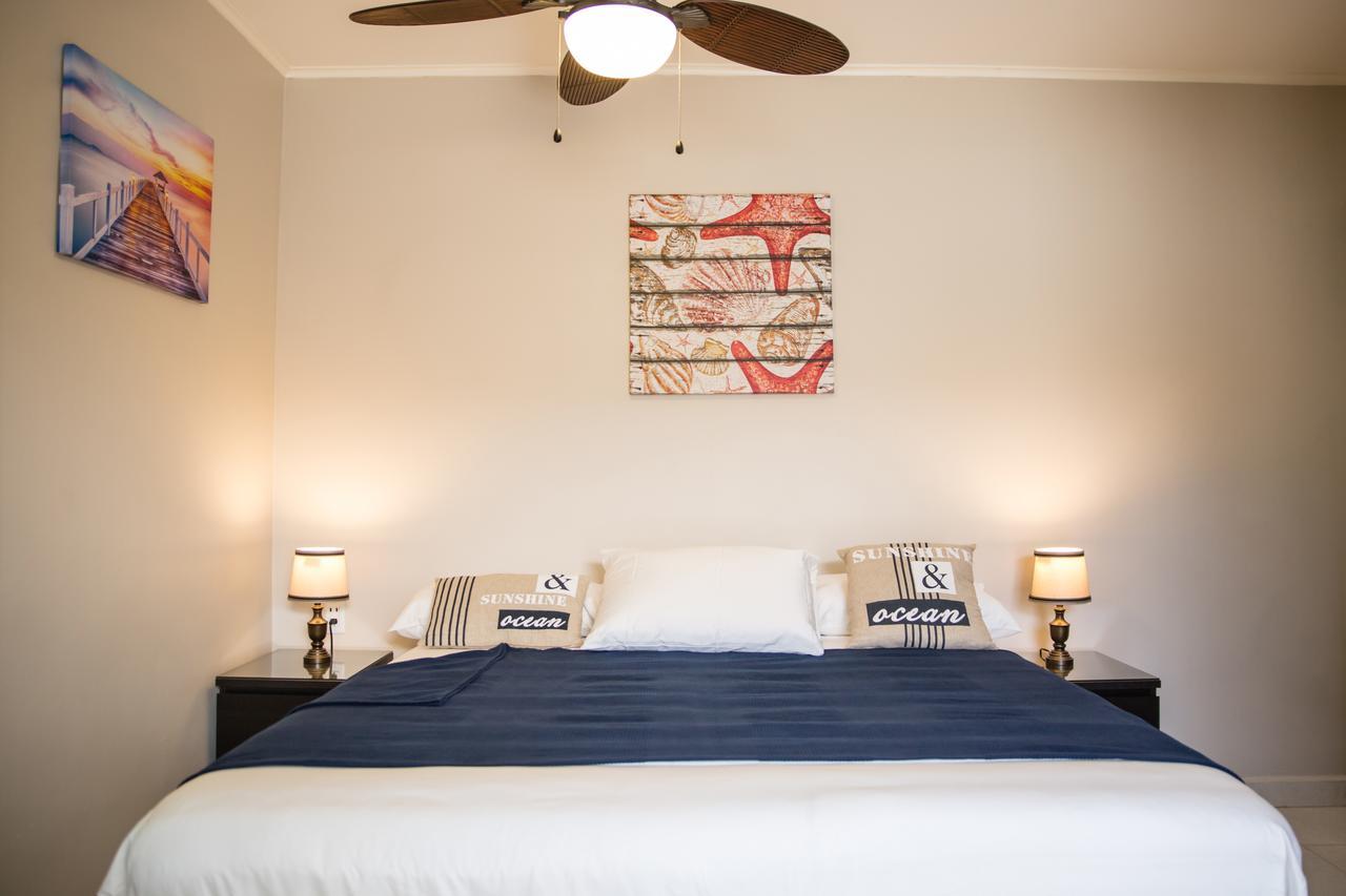 The Pier Beach Inn & Suites Виллемстад Экстерьер фото