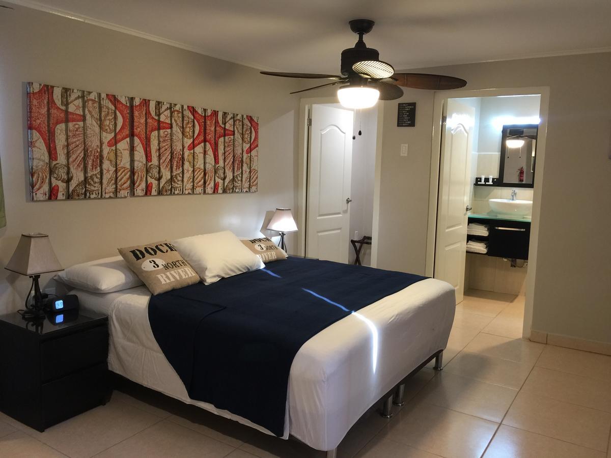 The Pier Beach Inn & Suites Виллемстад Экстерьер фото