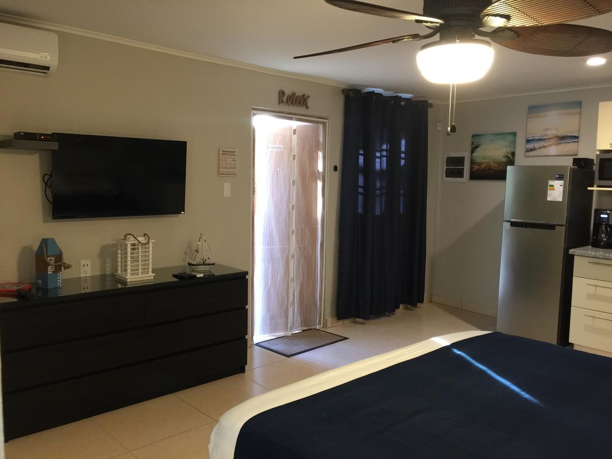 The Pier Beach Inn & Suites Виллемстад Экстерьер фото